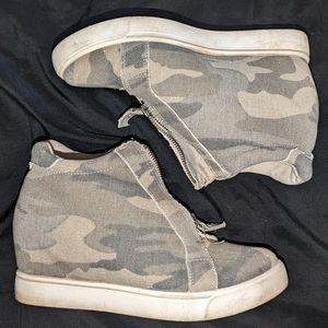 Maurice's wedge camo sneaker